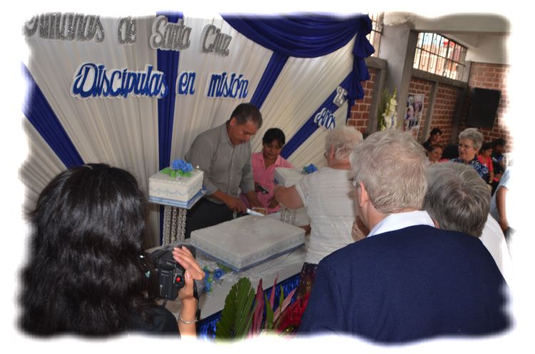 Le gâteau pour le 25e anniversaire de l'arrivée des CSC au Pérou