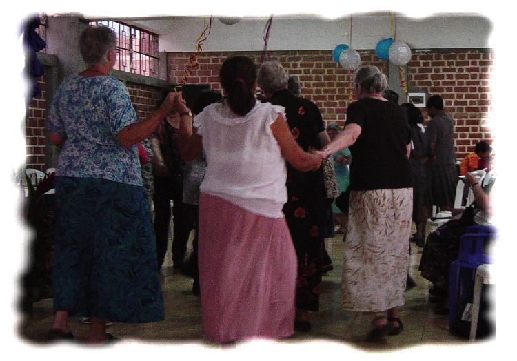 Danse lors du 25e anniversaire de l'arrivée des CSC au Pérou